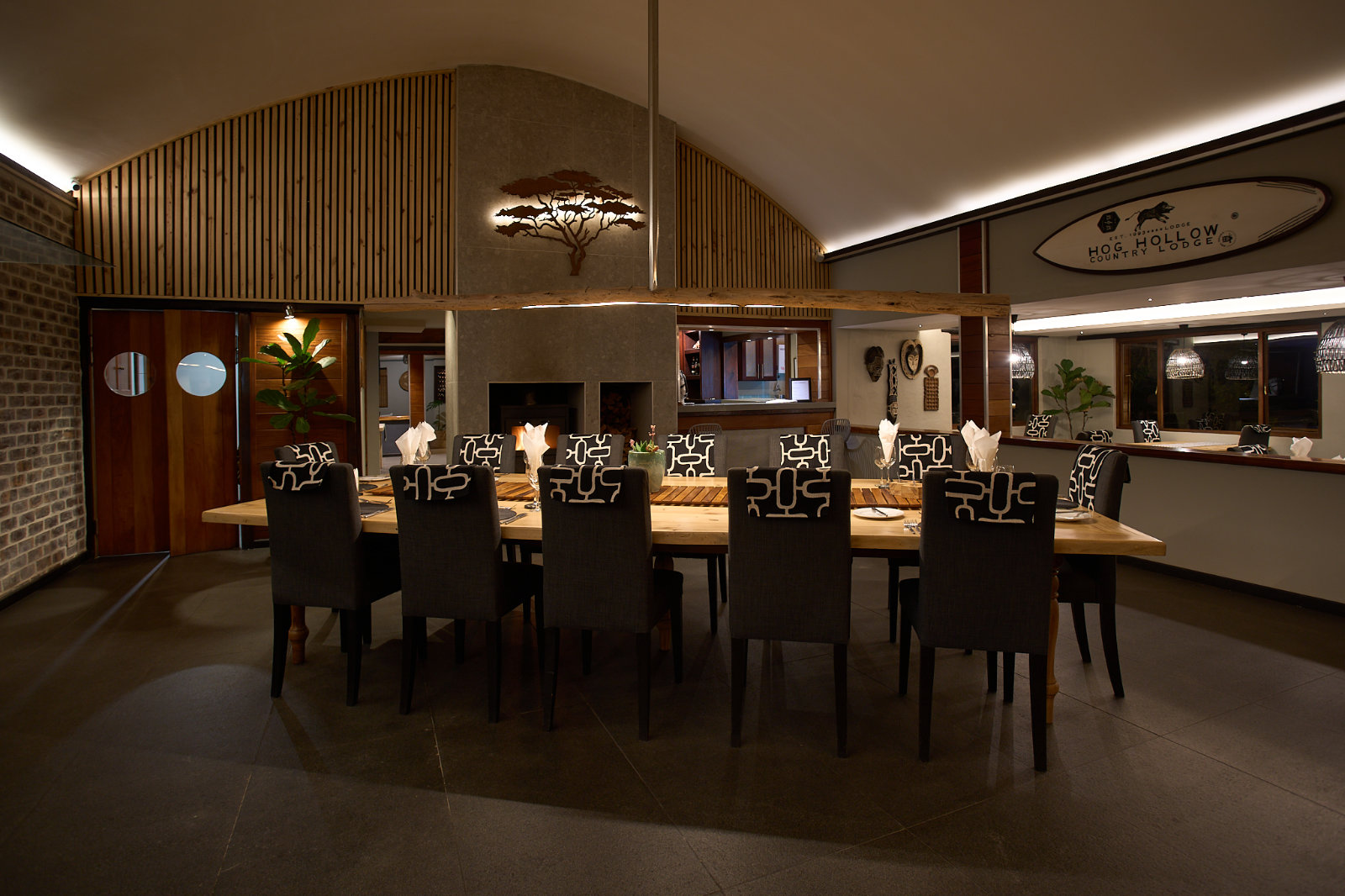 The indoor dining room at Hog Hollow Country Lodge